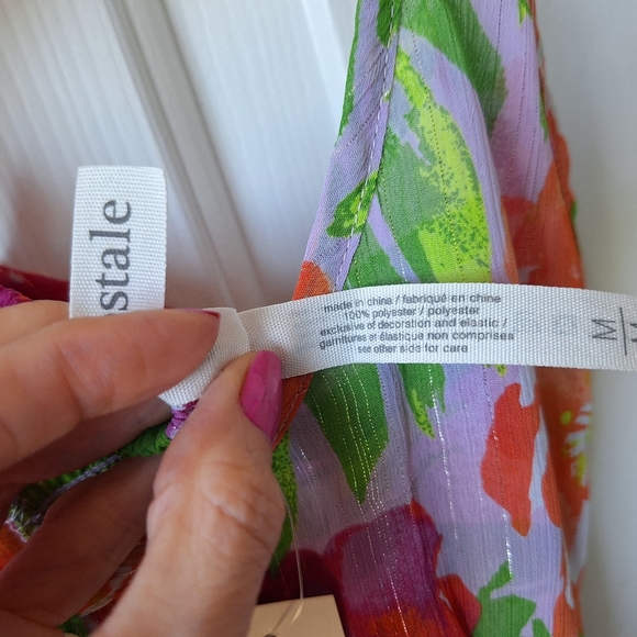 Aeropestale SM lightweight slightly sparkly floral top with woven back straps. - Picture 7 of 7